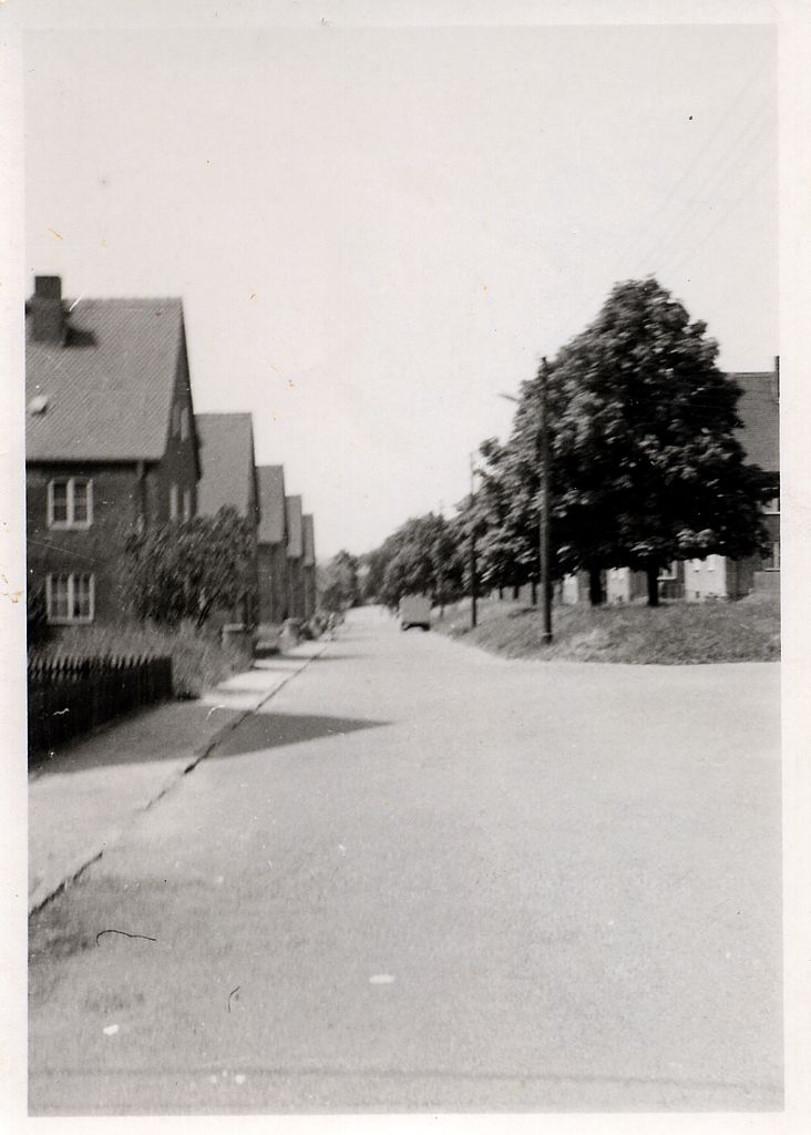 Ernst-Thälmann-Straße, Richtung Schule.
